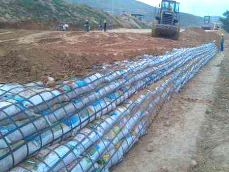 廣東云浮TJ2標鋼塑80格柵鋪設(shè)