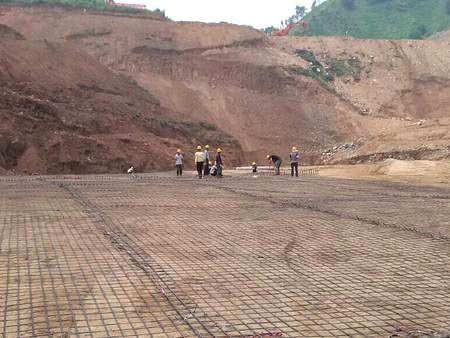 湖南瀏陽(yáng)鋼塑70格柵路基加固