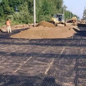 湖北恩施擁軍路-路基格柵鋪設(shè)