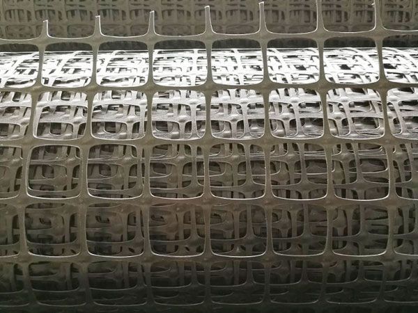 雙向塑料土工格柵作為一種的土工材料，具有多重作用和優(yōu)點。以下是其主要作用的詳細闡述